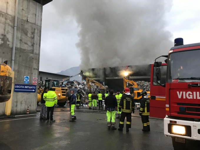 Spaventoso incendio all’impianto Secam di Cedrasco