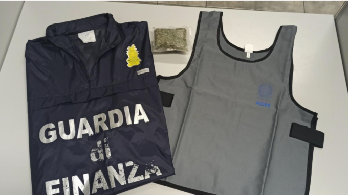 Marijuana sequestrata al confine con la Svizzera