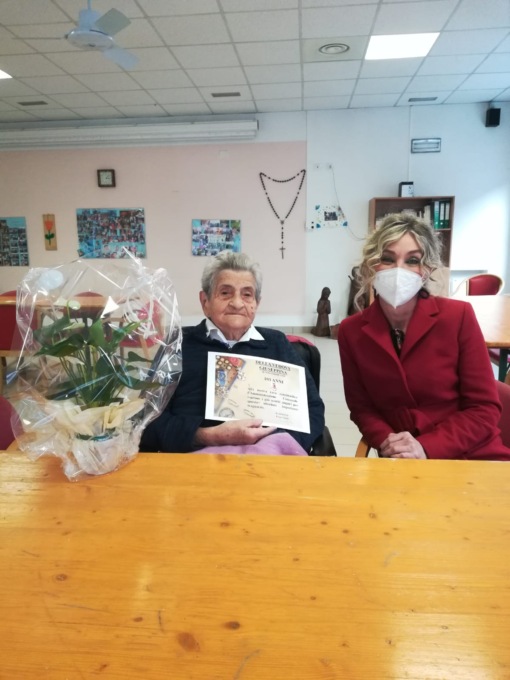 Festa a Tirano per le 103 primavere della signora Giuseppina Della Vedova