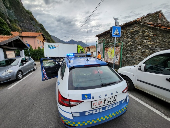 Svelato il mistero del camion rubato parcheggiato in mezzo alla strada a Dervio