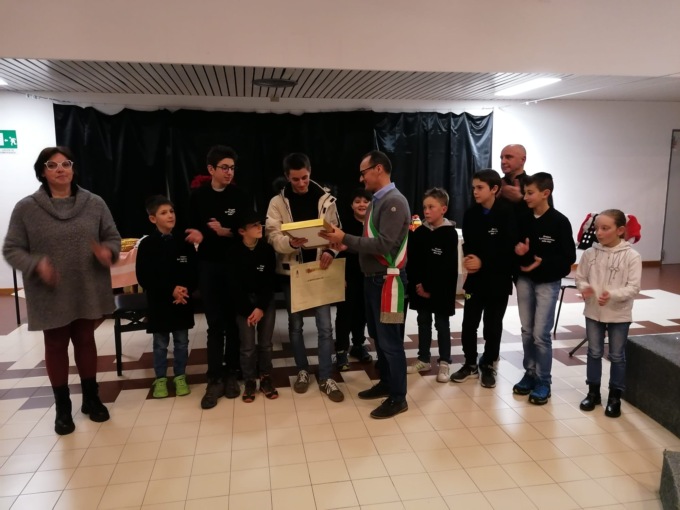 Consegnate le Borse di studio a 80 studenti del paese