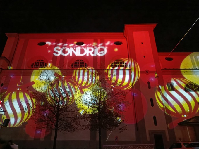 Oggi Sondrio si illumina per il Natale