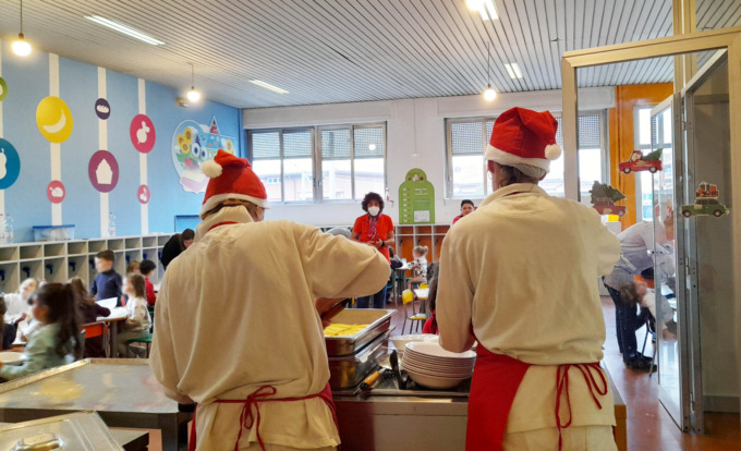 Nelle mense scolastiche oggi il menù è… natalizio