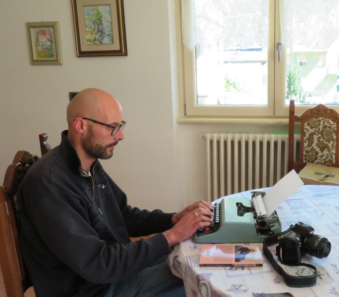 Alessio Strambini ha deciso di pubblicare “Déjà vu”, un romanzo generazionale