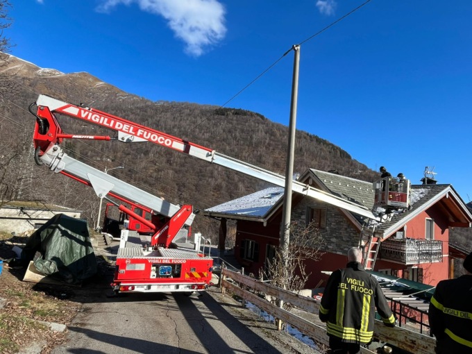 Si surriscalda una canna fumaria, intervengono i Vigili del Fuoco