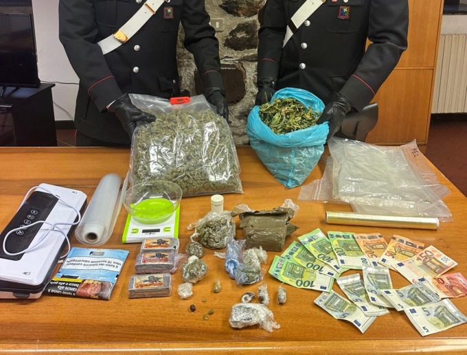Preso con quasi un chilo e mezzo di droga