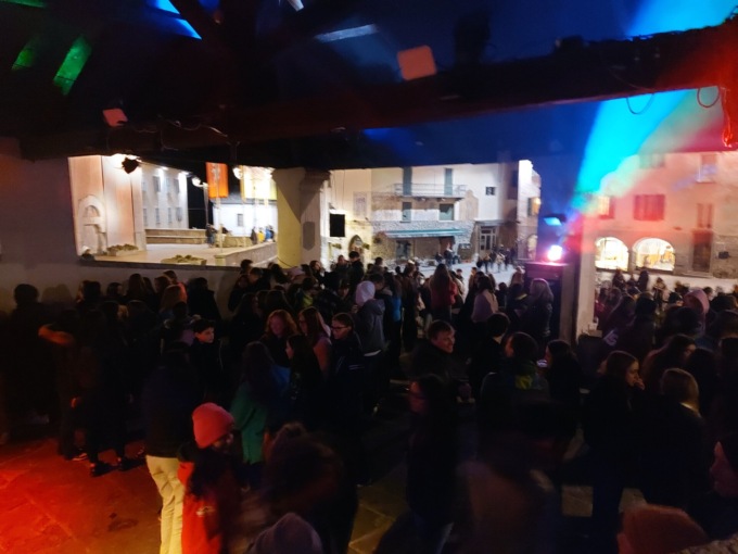 100 ragazzi della Gioventù promuovono la discoteca al Kuerc