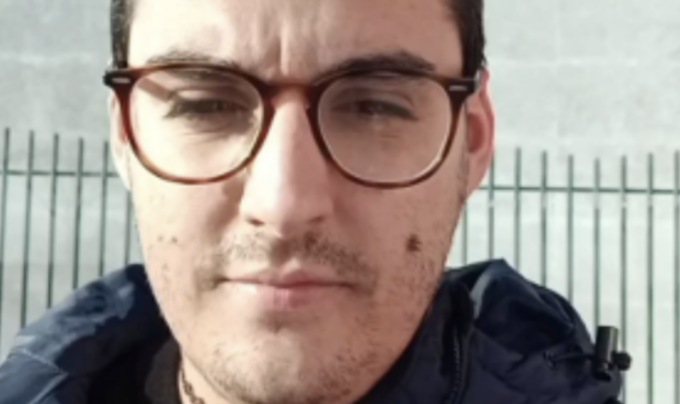 Giovane valtellinese preso a calci perchè gay