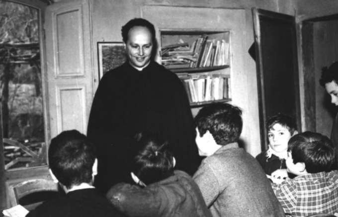 Un mostra fotografica su don Milani e l’esperienza della scuola di Barbiana