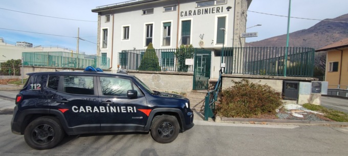 Estorsione a carattere sessuale: i carabinieri arrestano un 20enne a Delebio