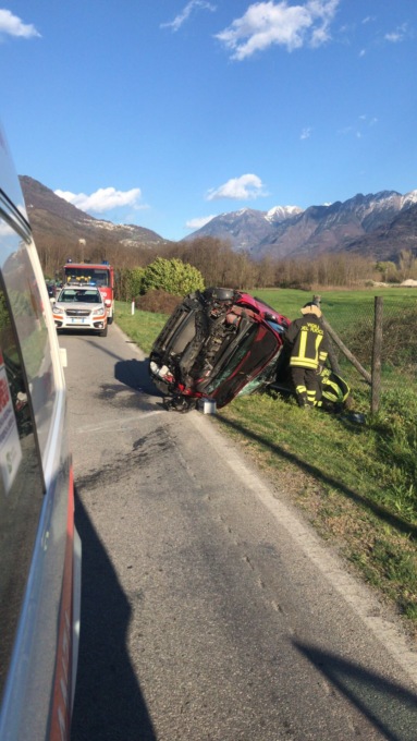 Ribaltamento lungo la via Valeriana, 31enne in ospedale