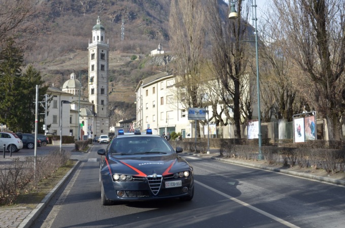 Violenza domestica a Tirano: arrestato 30enne