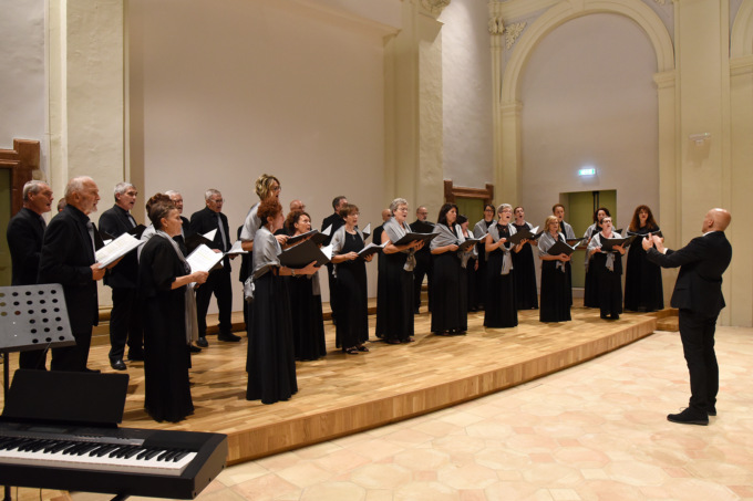 Il Coro Polifonico Siro Mauro presenta lo spettacolo O Crux, Ave