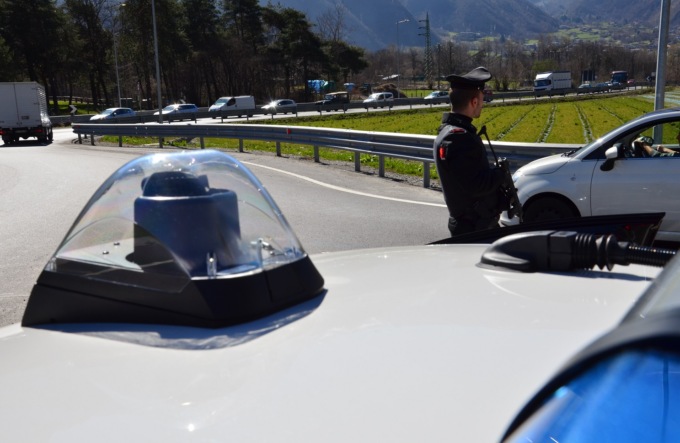 Fermato per un controllo, 20enne finisce in arresto per spaccio