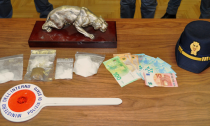 Viaggiavano con cocaina e hashish: due arresti