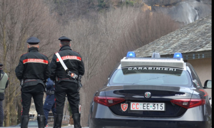Ubriaco al volante aggredisce i carabinieri