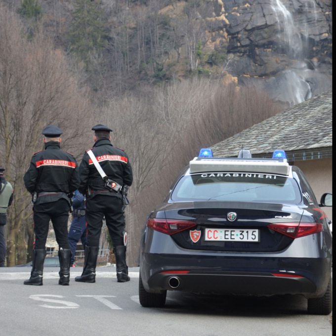 Ubriaco al volante aggredisce i carabinieri