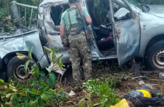 La jeep di Padre Arialdo salta su una mina: tre morti, lui è salvo