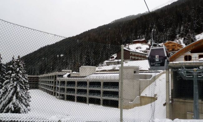Ancora polemiche sul parcheggio multipiano che versa ormai in grave stato di degrado