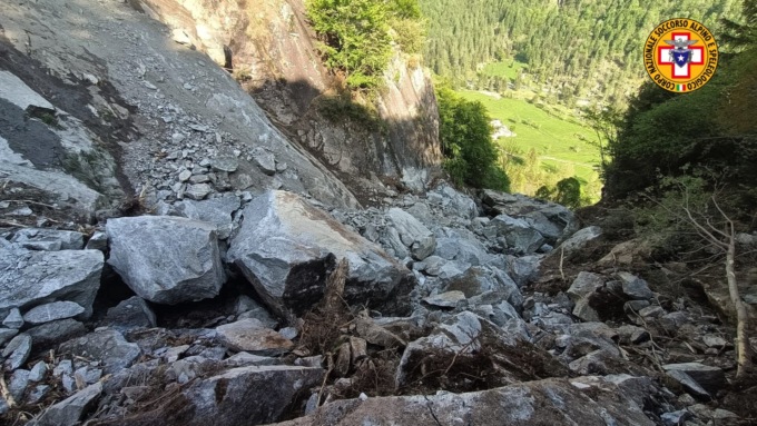 Frana in Val di Mello, chiuso il sentiero verso lo Scoglio della Metamorfosi