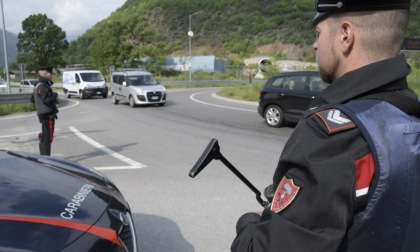 In due fuggono dai carabinieri: uno finisce in arresto, l'altro sparisce nel centro di Talamona