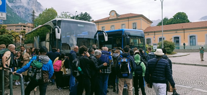 Frana sulla ferrovia: si attivano bus e anche traghetti