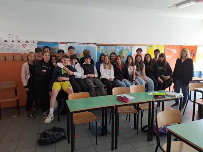 Gli studenti incontrano la poetessa Paola Mara De Maestri