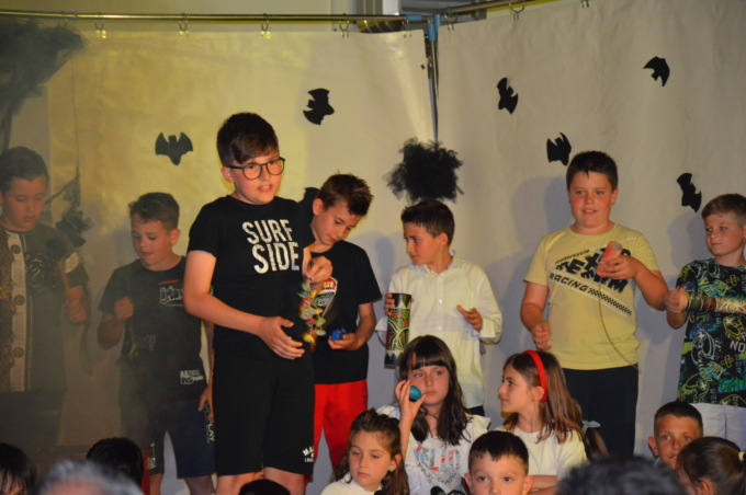 Spettacolo dei bimbi valorizza Palazzetto Besta