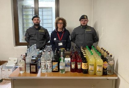 Sequestrati alcolici e droga al valico di frontiera di Villa di Chiavenna e a quello del Foscagno