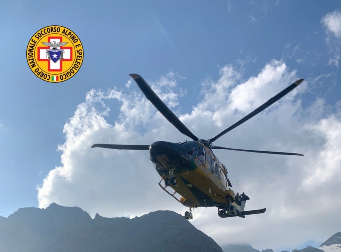 Chiamano i soccorsi in montagna poi quando vengono raggiunti dicono che non servono più…