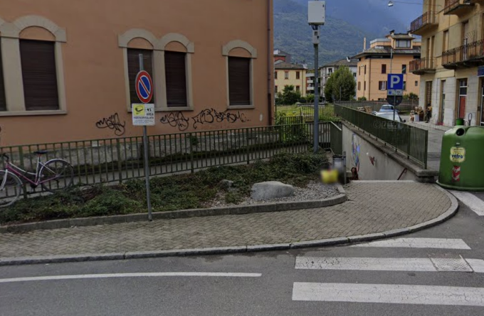Sondrio: anziana fa scappare aggressore a colpi di ombrello