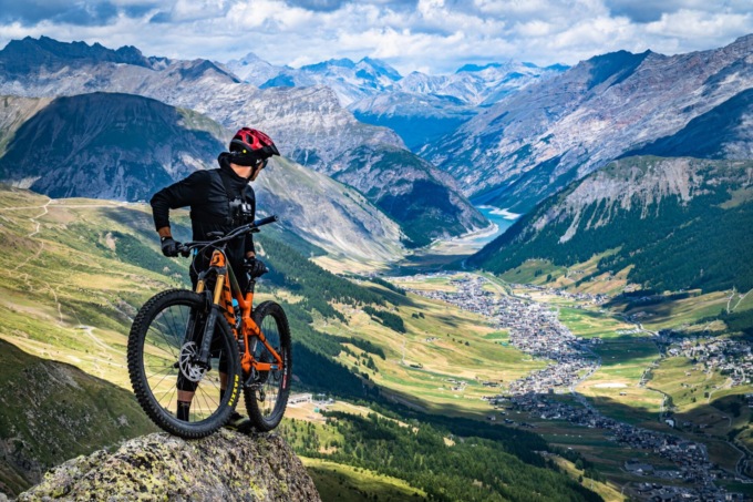 Il grande bike-weekend a Livigno con Tutti Frutti Challenge, Top to Bottom King of 3000, party e live music