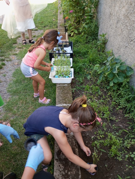 Il Giardino d’infanzia porta avanti le sue attività con il centro estivo “giocabimbi”