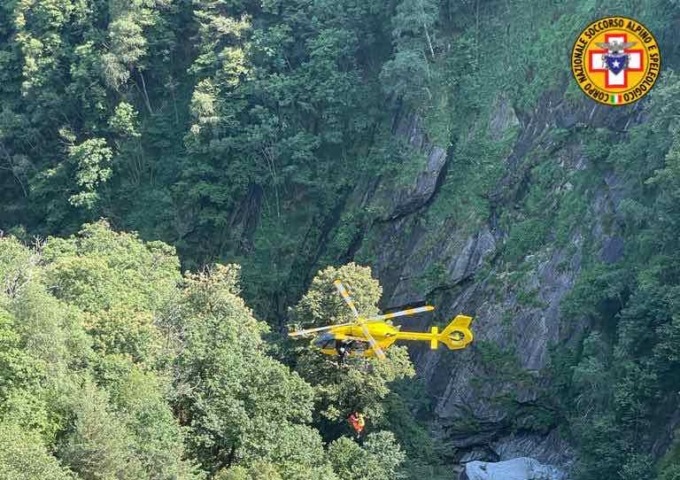 Ragazza ferita praticando canyoning, recuperata con l’elicottero