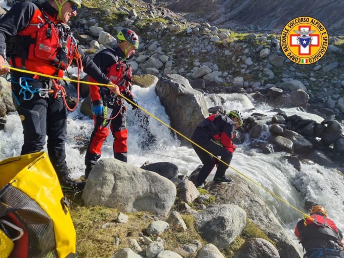 Ritrovati i corpi di Rosy e Veronica, morte per soccorrere il cane – Le foto del recupero