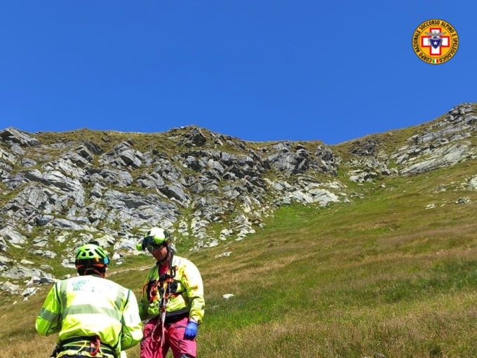 Ancora un morto sulle nostre montagne: è precipitato per un centinaio di metri