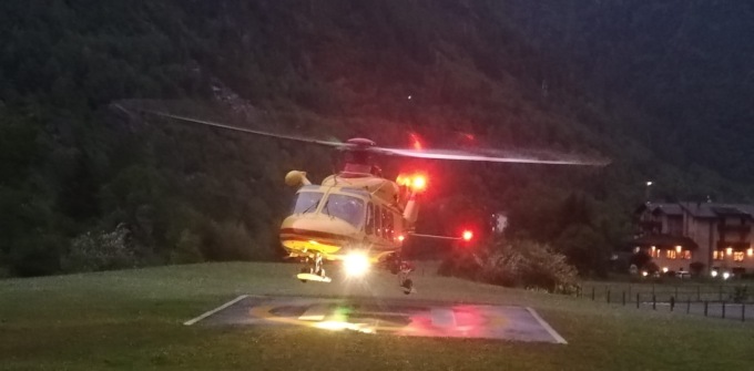 Brutta caduta in bici, uomo è gravissimo