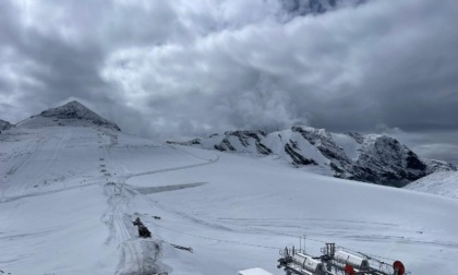 Riaprono le piste da sci sul ghiacciaio dello Stelvio