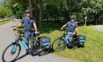 MET HELMETS dona caschi per bici alla Questura di Sondrio