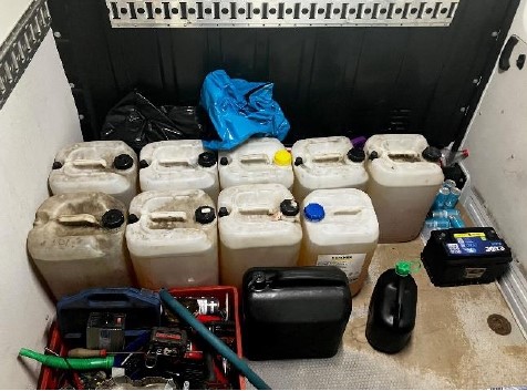Presi alla dogana con 270 litri di gasolio comprato a Livigno in 11 taniche