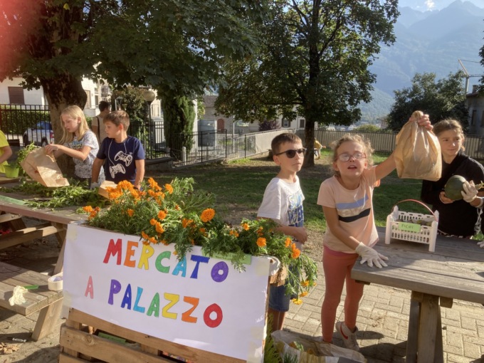 Adesso è arrivato il momento del raccolto nell’orto del Palazzetto Besta