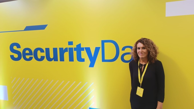 Lucia Antonioli dell’Ufficio Postale di Tirano premiata dal Ministro dell’Interno