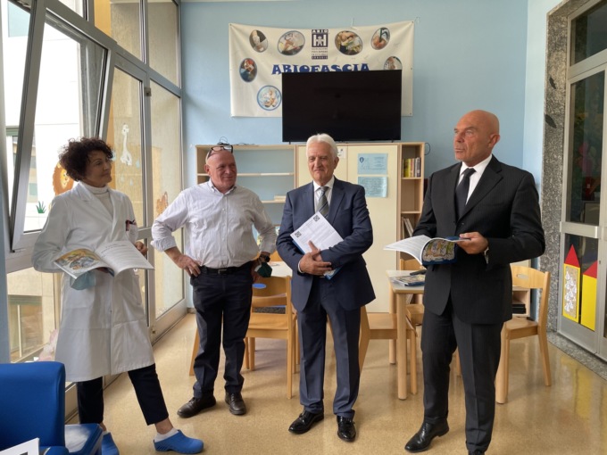 Anioc e Pro Valtellina: un libro di fiabe per i bambini della Pediatria