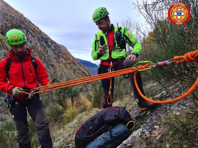 Buglio in Monte: uomo recuperato in un canale impervio