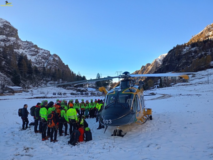 Esercitazione congiunta Guardia Di Finanza Sondrio e CNSAS: sicurezza in montagna e collaborazione operativa