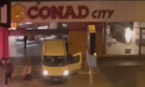 Colpo al supermercato Conad: via la cassaforte, i vicini fanno il video dei ladri