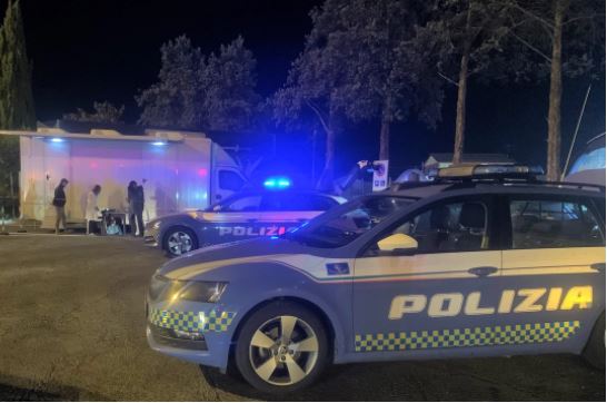 Tenta il suicidio in auto, lo salvano i poliziotti della Stradale