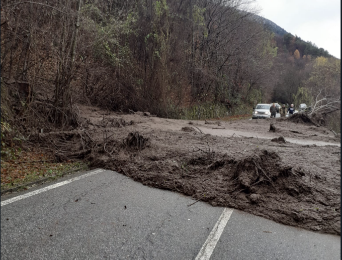 Frana lungo la strada per la Valgerola: la provinciale è stata riaperta