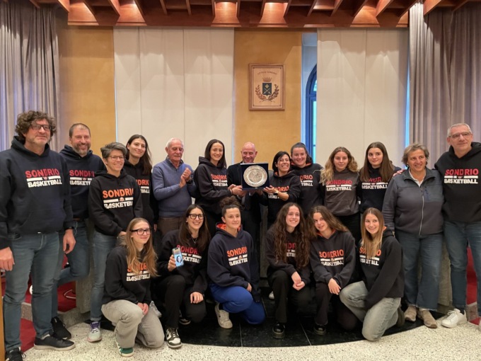 Alla squadra di basket femminile lo “Sportivo sondriese”