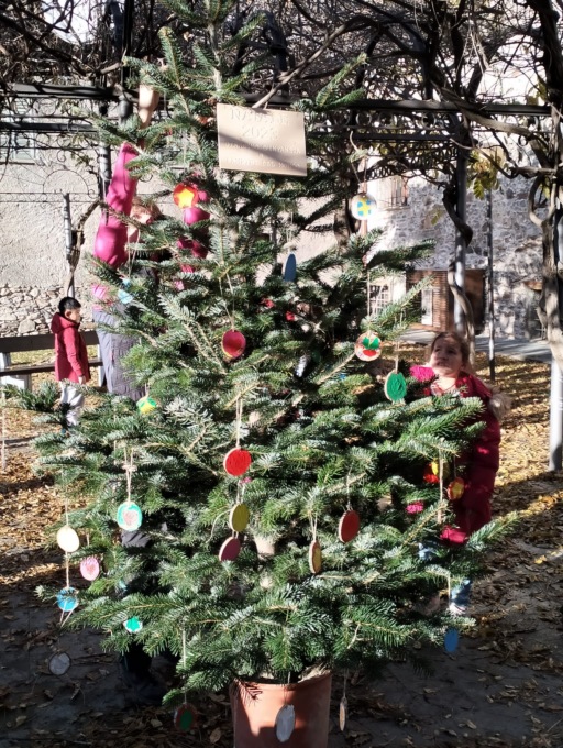 Inaugurazione dell’albero di Natale dell’amicizia nato dalla collaborazione tra tanti bambini